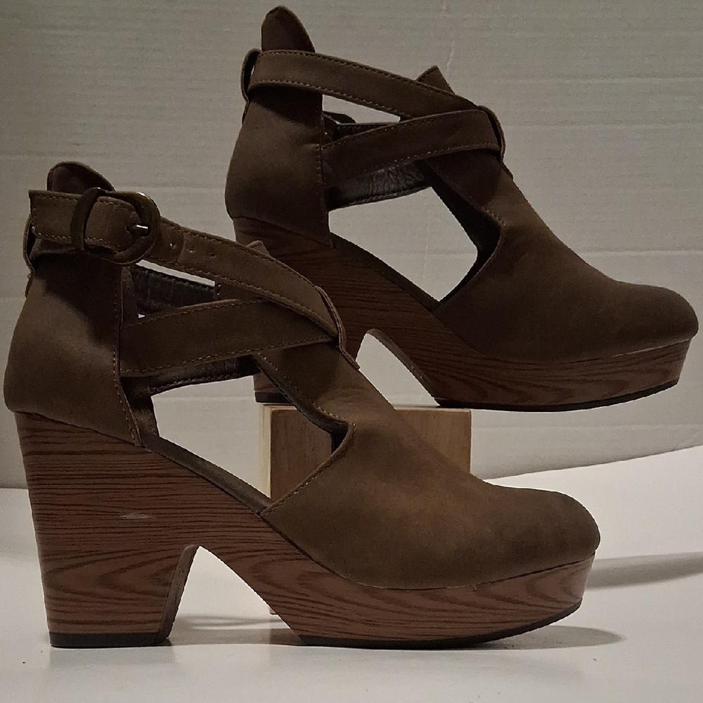 Pierre Dumas Brown Women's Heels